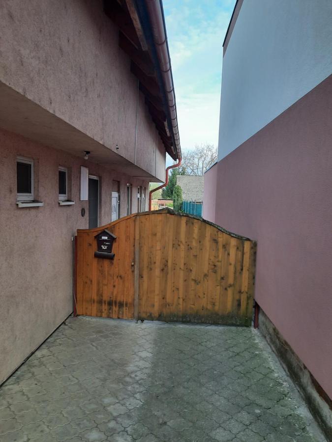 Apartman Chiarita Nemšová Extérieur photo