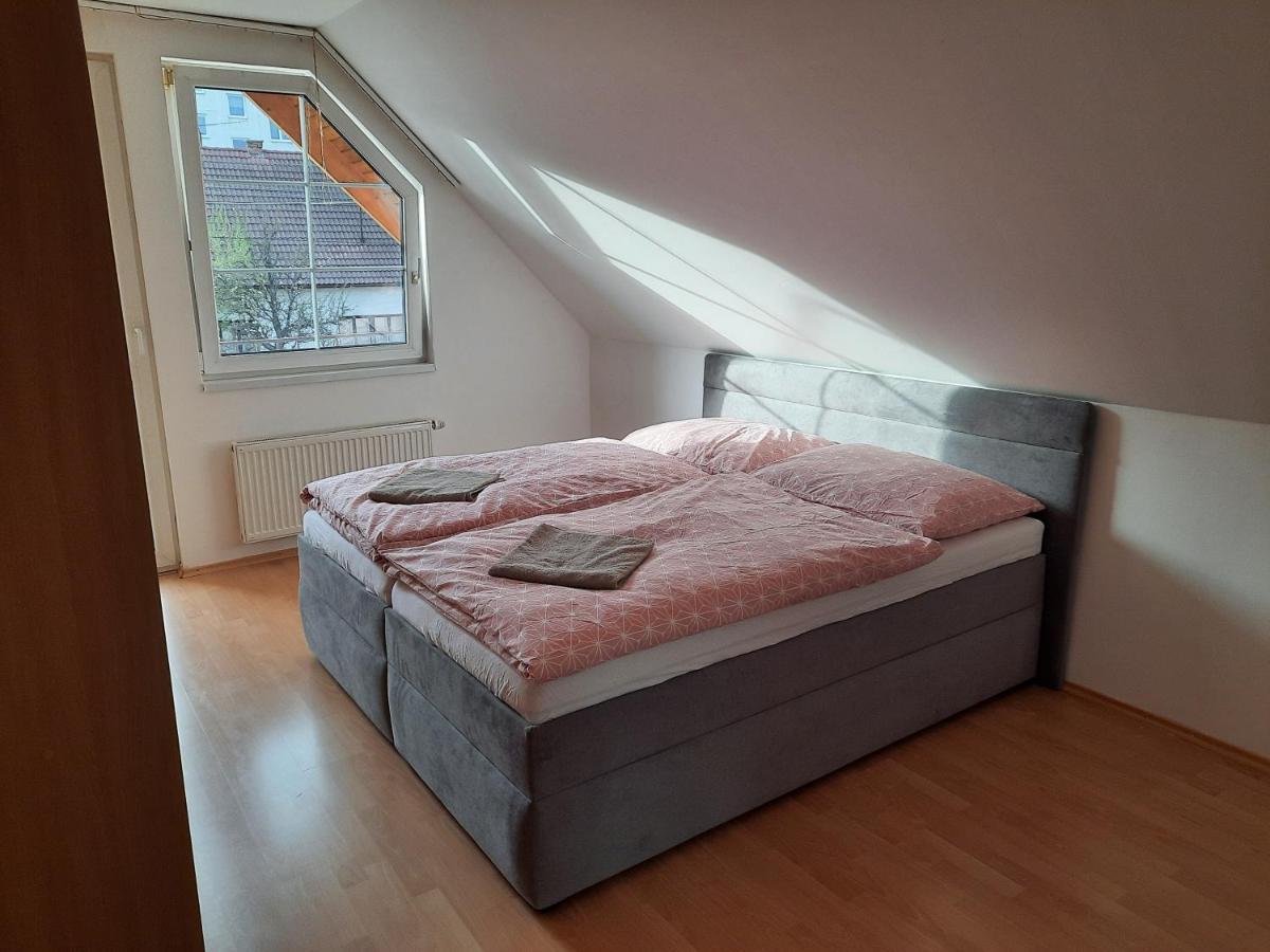 Apartman Chiarita Nemšová Extérieur photo