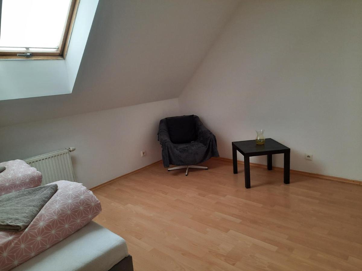 Apartman Chiarita Nemšová Extérieur photo