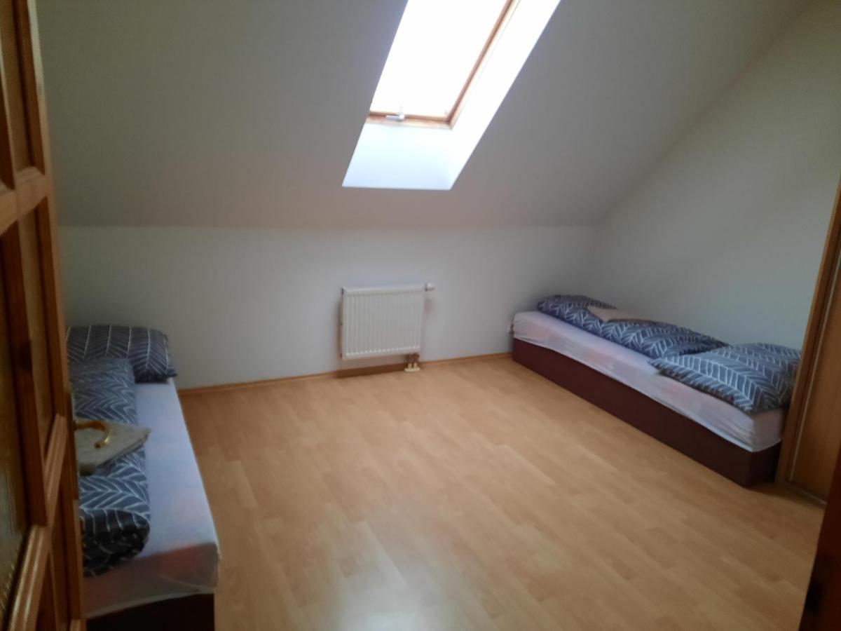 Apartman Chiarita Nemšová Extérieur photo